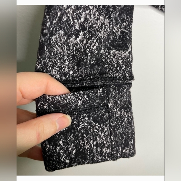 Lululemon Outrun the Elements - Picture 13 of 16